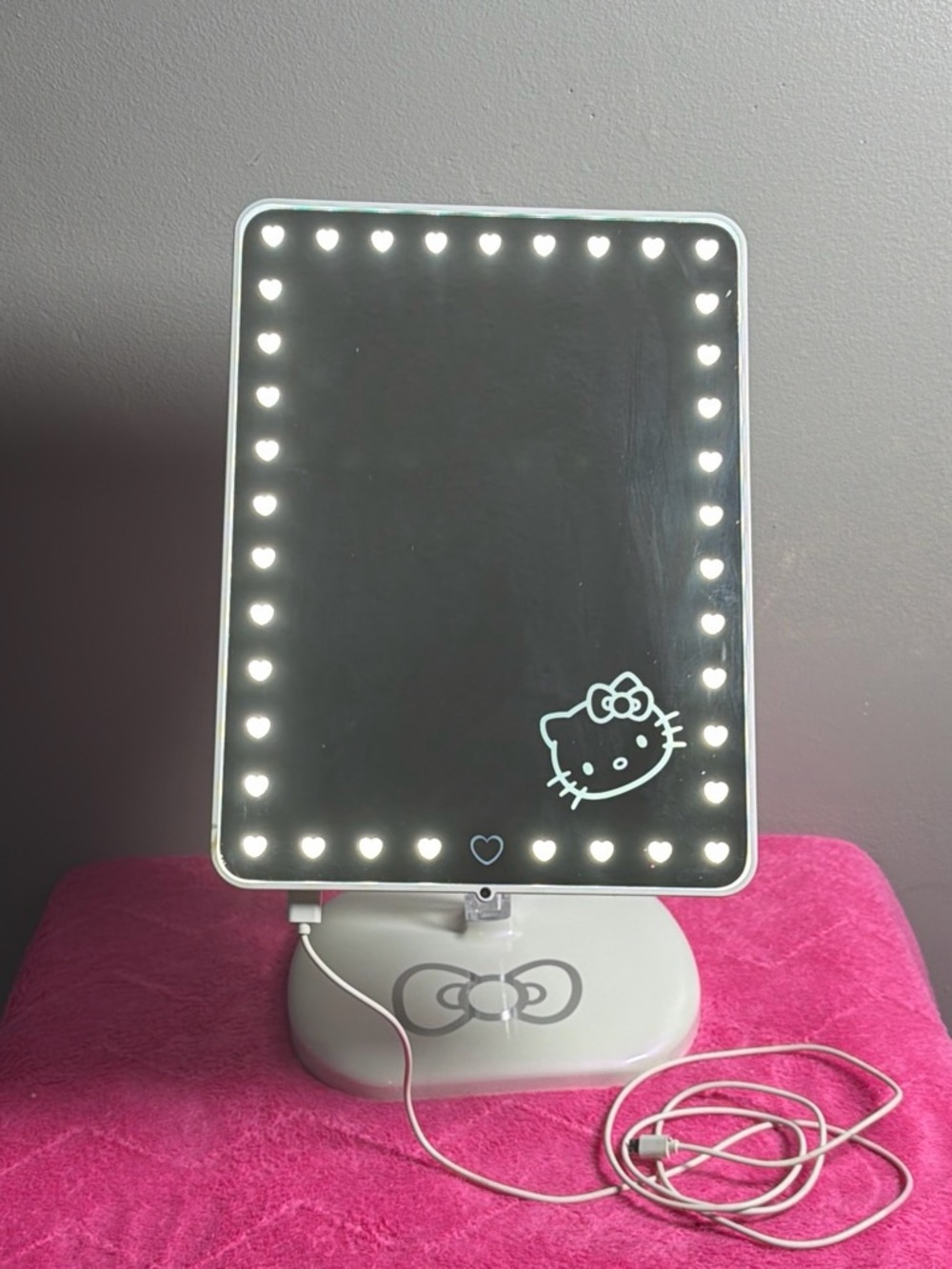 Hello Kitty White LED Heart-Light Vanity Mirror
